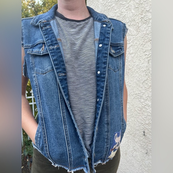 Blue jean vest upcycled with llama patches & additional pen pocket. Size medium - Picture 2 of 6